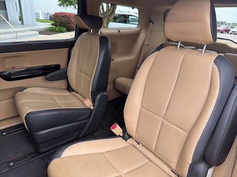 Used 2015 Kia Sedona FWD image 20