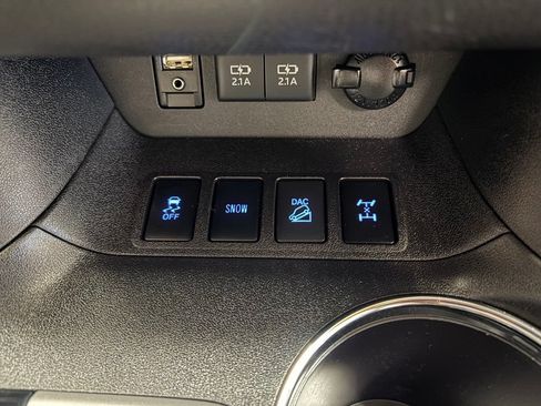 Used 2017 Toyota Highlander Limited AWD/4WD image 24