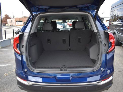 Used 2023 GMC Terrain SLT image 9