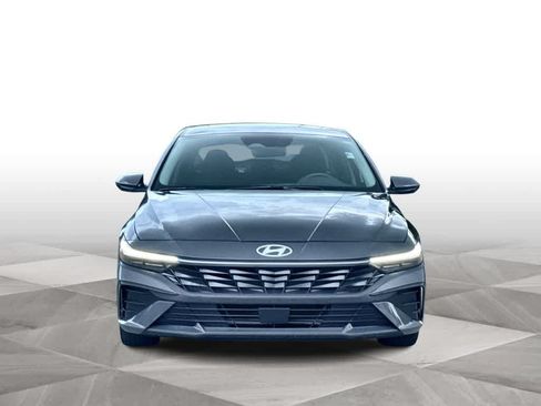 Used 2024 Hyundai Elantra SEL w/ Convenience Package FWD image 3
