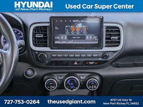 Used 2022 Hyundai Venue Limited FWD image 17