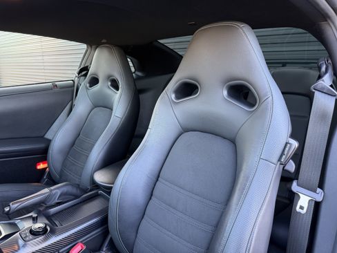 Used 2017 Nissan GT-R Premium image 13