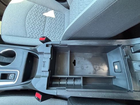 Used 2023 Chevrolet Equinox LS w/ LS Convenience Package FWD image 17