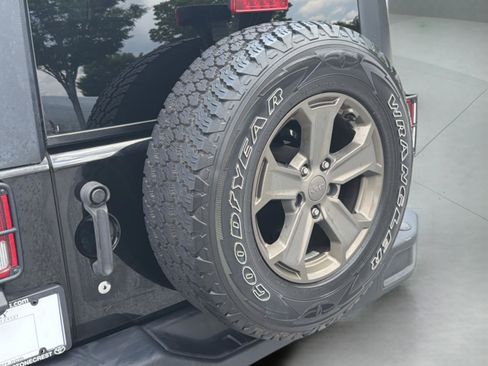 Used 2018 Jeep Wrangler Sport AWD/4WD image 26