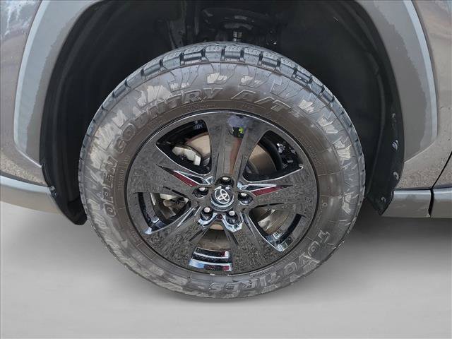 Used 2020 Toyota RAV4 XLE FWD image 9