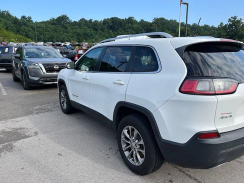 Used 2019 Jeep Cherokee Latitude Plus w/ Comfort/Convenience Group AWD/4WD image 3