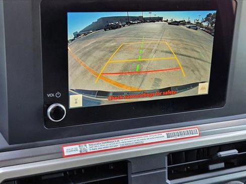 Certified 2025 Toyota Tacoma SR5 AWD/4WD image 12