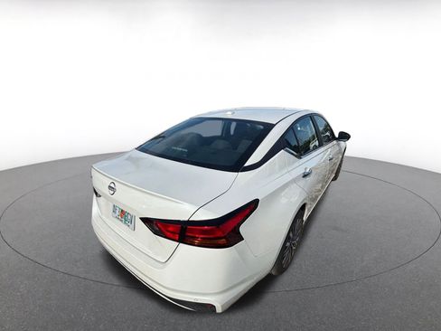 Used 2025 Nissan Altima 2.5 SV image 4