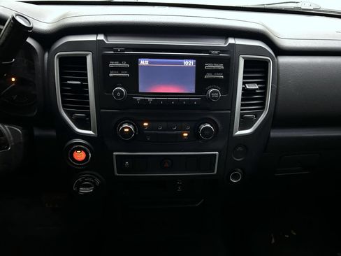 Used 2017 Nissan Titan S AWD/4WD image 13