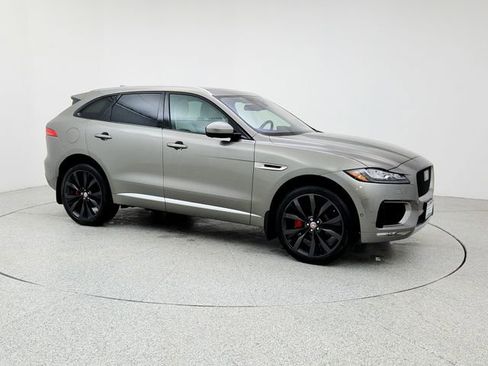 Used 2018 Jaguar F-PACE S image 3