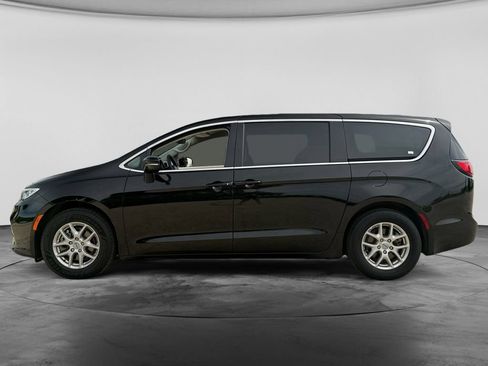 Used 2024 Chrysler Pacifica Touring-L FWD image 5