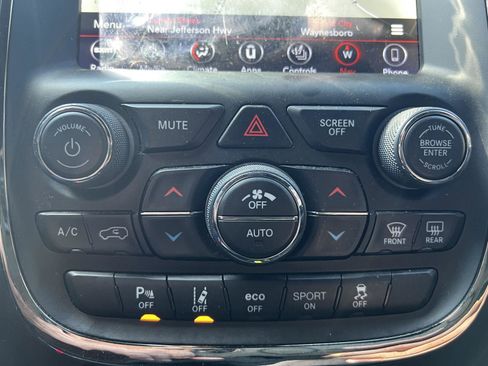 Used 2018 Dodge Durango R/T w/ Technology Group image 18