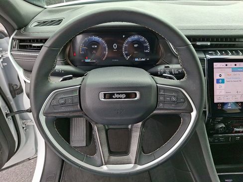 Used 2024 Jeep Grand Cherokee L Limited AWD/4WD image 14