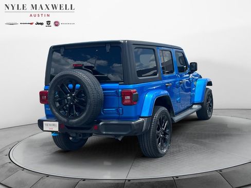Used 2023 Jeep Wrangler Unlimited Sahara AWD/4WD image 16