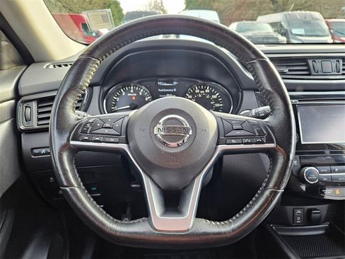 Used 2017 Nissan Rogue SV w/ Sun & Sound Touring Package image 22