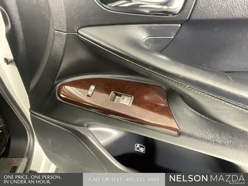 Used 2013 Lexus LX 570 4WD w/ Luxury Pkg image 21