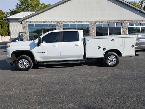 Used 2024 Chevrolet Silverado 2500 LT w/ Convenience Package AWD/4WD image 3