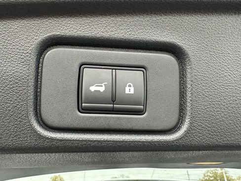 Certified 2025 Nissan Pathfinder SL image 33