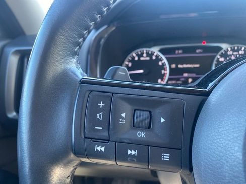 Used 2022 Nissan Pathfinder SL image 16