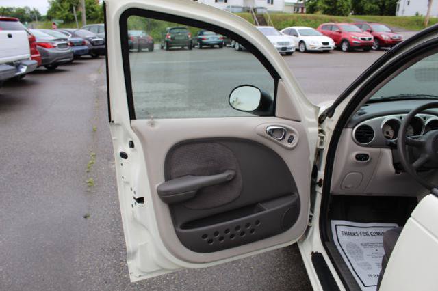 Used 2005 Chrysler PT Cruiser Touring FWD image 10