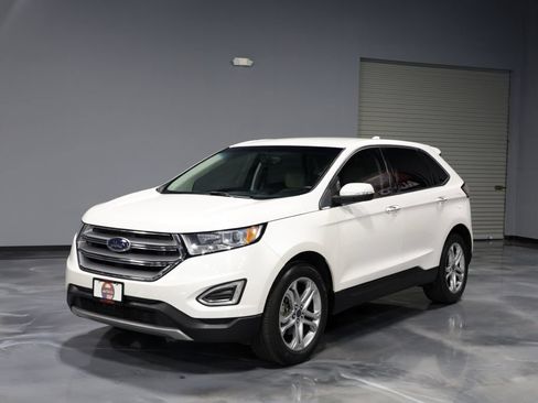 Used 2018 Ford Edge Titanium w/ Technology Package FWD image 3