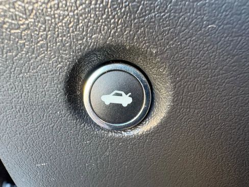 Used 2012 Dodge Challenger SXT image 19