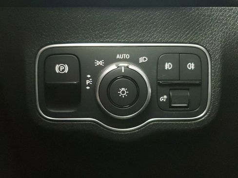 Used 2023 Mercedes-Benz GLB 250 image 34