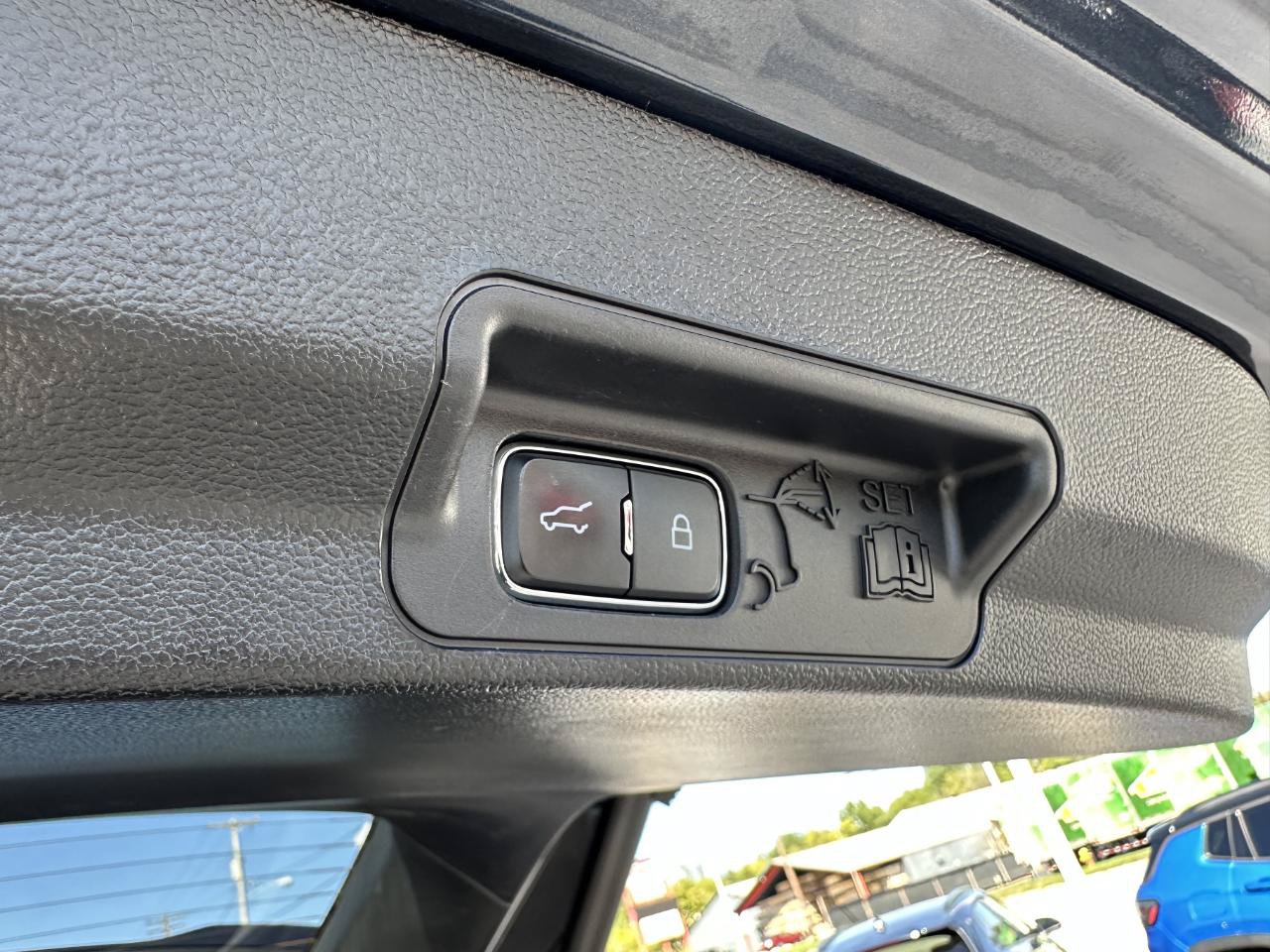 Used 2022 Ford Explorer XLT w/ Equipment Group 202A AWD/4WD image 37