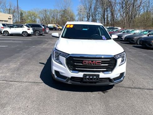 Used 2024 GMC Terrain SLE FWD image 8