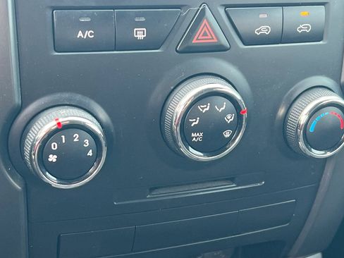 Used 2011 Kia Sorento LX image 16