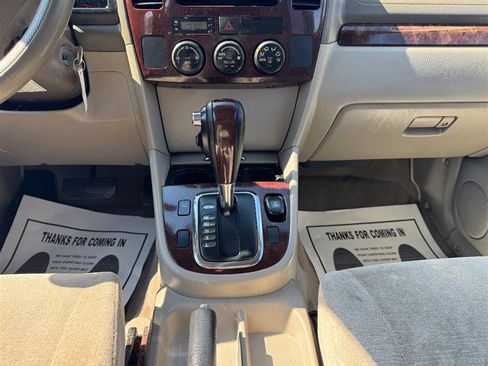 Used 2005 Suzuki XL7 2WD image 24