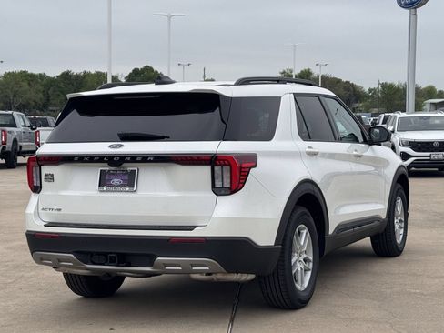 Used 2026 Ford Explorer Active w/ Active Comfort Package RWD image 4
