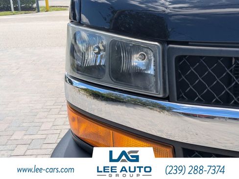 Used 2017 Chevrolet Express 3500 LT w/ LT Preferred Equipment Group image 8