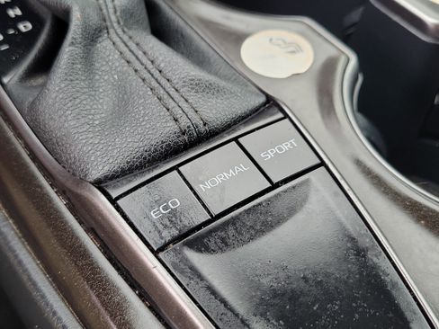 Used 2024 Toyota Camry SE image 31