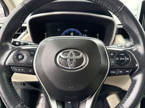 Used 2023 Toyota Corolla Cross XLE image 27