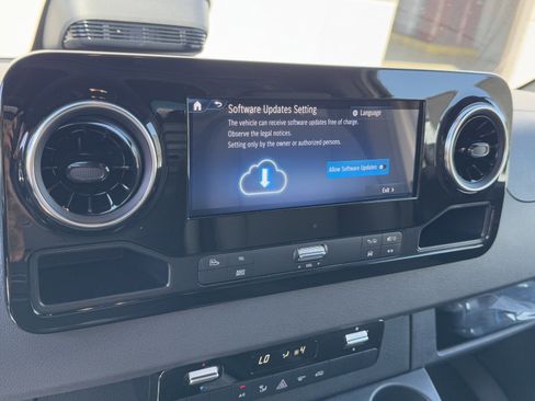 New 2025 Mercedes-Benz Sprinter 2500 image 25