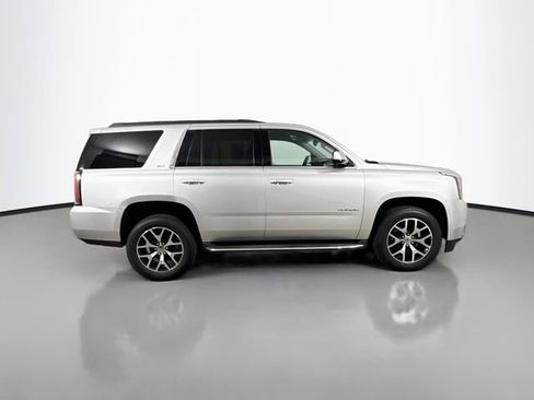 Used 2017 GMC Yukon SLT AWD/4WD image 8