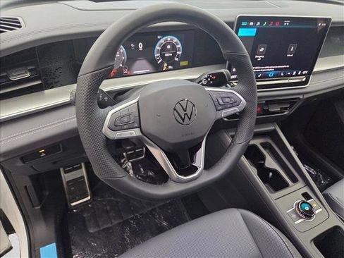 New 2026 Volkswagen Tiguan SE R-Line image 3