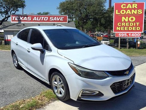 Used 2017 Chevrolet Cruze LT w/ Convenience Package FWD image 1