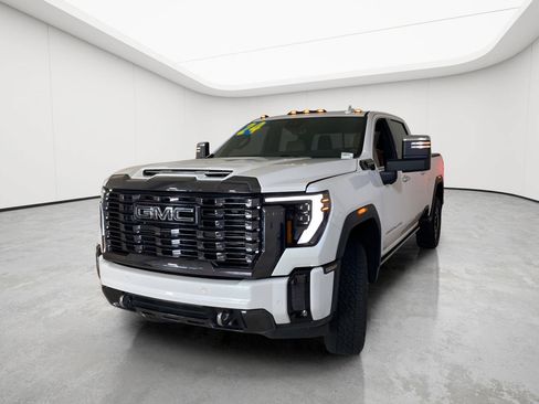 Used 2024 GMC Sierra 2500 Denali Ultimate AWD/4WD image 3
