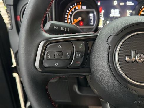 Used 2024 Jeep Gladiator Rubicon w/ Technology Group image 12