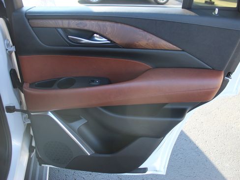 Used 2019 Cadillac Escalade Premium Luxury image 35