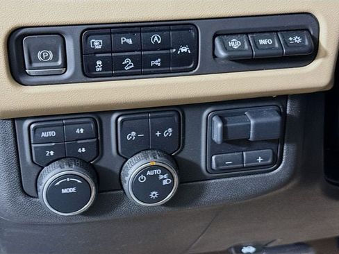 Used 2023 Chevrolet Tahoe Premier w/ Advanced Technology Package AWD/4WD image 10