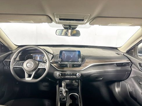 Used 2024 Nissan Altima 2.5 SV FWD image 12