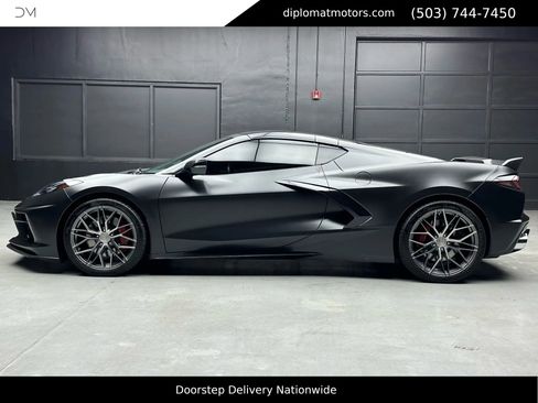 Used 2022 Chevrolet Corvette Stingray Coupe w/ Z51 Performance Package image 3