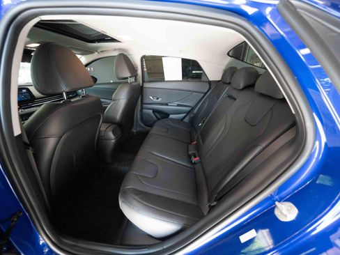 Used 2022 Hyundai Elantra Limited FWD image 23