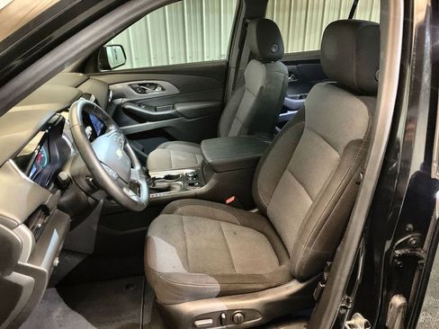 Used 2023 Chevrolet Traverse LT w/ Rear Camera Mirror Package image 18