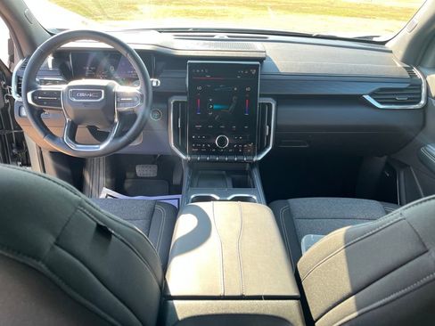 Used 2025 GMC Acadia Elevation image 15