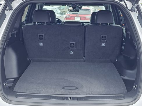 New 2025 Jeep Grand Cherokee Altitude image 10