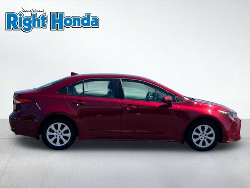 Used 2025 Toyota Corolla LE FWD image 5